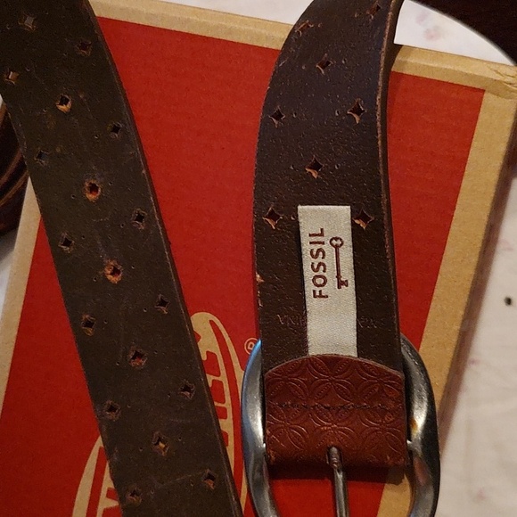 Fossil Brown Leather Belt 43 Inches - Picture 5 of 7